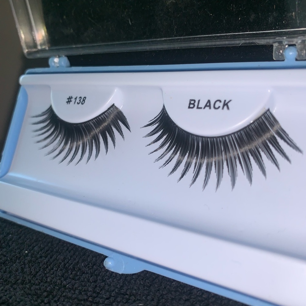 Eyelashes - Picture 2 of 3